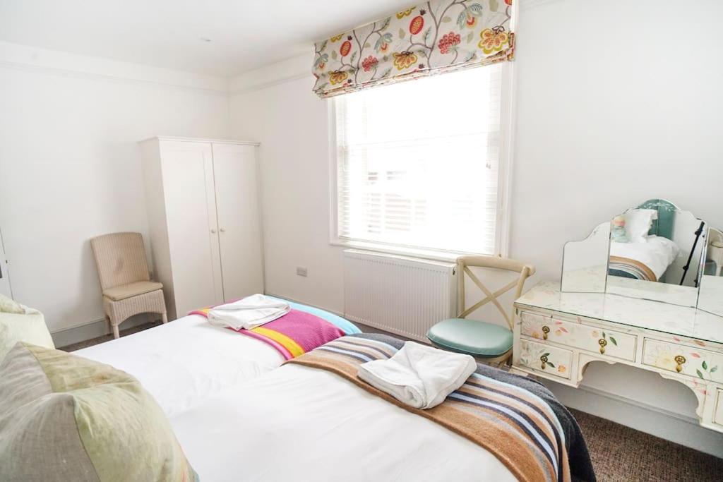 Paskins, Cowes - Sleeps 4 - 2 Bed - 2 Bath - Central Location Exterior foto